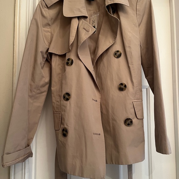 NWT short trench by Forever 21 size M - Picture 3 of 13